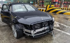 Mercedes-Benz S-Class 2021 bị tai nạn, túi khí trùm kín nội thất khiến cư dân mạng hết lời khen ngợi