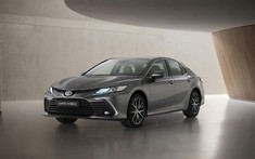 Toyota Việt Nam chuẩn bị bung "hàng" HOT: Camry thêm bản Hybrid, nhiều xe bổ sung bản GR-S