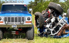 Theo dõi YouTuber phá nát một chiếc Ford F-250 1979 để mua vui cho người xem