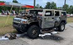 Đi mua xăng về tích trữ, chủ xe Hummer nhận cái kết "đắng"