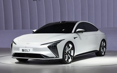 Zhiji L7 - ô tô điện chạy được 1.000 km và có sạc pin không dây