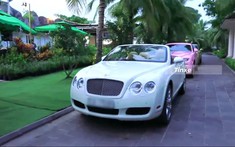 Bà chủ Đại Nam lại khoe dàn xe siêu sang đắt đỏ với sự xuất hiện của 1 chiếc Bentley mui trần