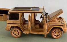 Dù chỉ là mô hình gỗ, Mercedes-AMG G63 2021 vẫn toát lên vẻ sang trọng và mạnh mẽ