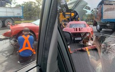 Video: Ford GT40 nát bét đầu xe sau khi chạy cùng 1 chiếc Ford GT40 khác và Ferrari 488 Pista
