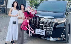 Mua tặng mẹ Toyota Alphard hơn 4,6 tỷ đồng, Sam gây sốc khi tiết lộ để cho mẹ đi chợ