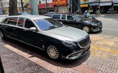 Cặp đôi "xe chủ tịch" Mercedes-Maybach S650 Pullman xuất hiện cùng nhau tại Sài thành khiến người xem choáng