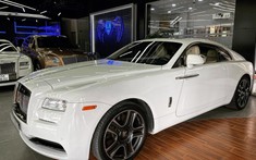 Rolls-Royce Wraith từng của Đặng Lê Nguyên Vũ được trả về ngoại thất "zin" với logo là điểm nhấn