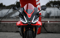 "Ngả mũ" trước vẻ đẹp của siêu mô tô 214 mã lực Aprilia RSV4 2021