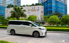 Đánh giá xe Lexus LM 350 2021 chính hãng đầu tiên cập bến đại lý Việt Nam: Êm ái, yên tĩnh đúng chất "Phi thuyền mặt đất"