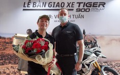 MC Anh Tuấn nhận bàn giao xe việt dã Triumph Tiger 900 Rally Pro
