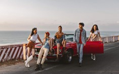 Bộ ảnh cực chất của dàn nam thanh nữ tú và chiếc Ford Mustang mui trần cổ