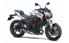 Kawasaki Z650 2022 nổi bật hơn với bộ khung màu đỏ bắt mắt