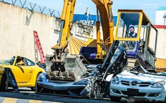 Loạt siêu xe trị giá cả triệu đô bị phá hủy không thương tiếc