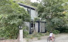 Ngôi nhà trong suốt có phòng ngủ nhìn thẳng ra sông Hồng