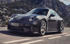 Siêu xe thể thao Porsche 911 GT3 Touring 2022 chào giá gần 4 tỷ đồng