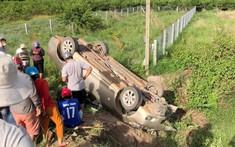 Tây Ninh: Ô tô Toyota Camry lật ngửa dưới mương nước, tài xế tử vong
