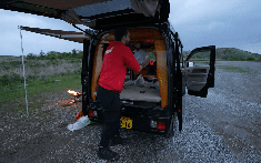 Chiếc xe kei cắm trại tí hon này có đủ mọi thứ để bạn yên tâm đi "phượt dài hơi"