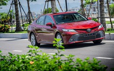 Phân khúc sedan tầm giá 1 tỷ đồng: Camry "bay màu" khi đọ doanh số với VinFast Lux A2.0