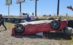 Kinh hãi trước đoạn phim camera hành trình của chiếc Ferrari 458 gặp tai nạn rồi lật ngửa