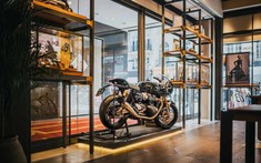 Triumph kết hợp cùng hãng đồng hồ cao cấp Breitling ra mắt xe mô tô phiên bản giới hạn vào năm 2022