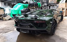 Video quay nhan sắc Lamborghini Aventador SVJ của đại gia lan đột biến ở cảng khiến dân mạng xuýt xoa màu sơn xe