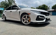 Honda Civic 2017 phiên bản "độ tới nóc" được rao bán ngang giá lăn bánh của xe mới