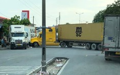 Video: Vụ va chạm giữa 2 xe container ở Hải Phòng khiến cánh tài xế bảo ban nhau nên nhường nhịn