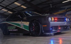 Dodge Challenger SRT Hellcat của kẻ buôn ma túy được tái sinh thành xe cảnh sát