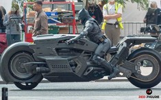 Những hành ảnh đầu tiên của Batcycle - Siêu mô tô của Batman trong phần phim Flash mới