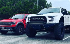 MegaRexx F-250 MegaRaptor 2021 - "Siêu khủng long" đủ sức ăn thịt F-150 Raptor