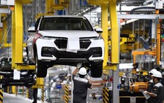 Những điểm “nghẽn” của ngành công nghiệp ô tô Việt Nam khiến giá xe khó giảm