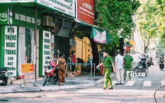 Hà Nội sau khi giãn cách xã hội theo chỉ thị 16: Phố vắng nhưng  vẫn còn một số người dân ý thức chưa cao