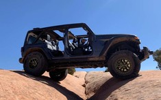 Jeep tung ra gói nâng cấp Xtreme Recon cho Jeep Wrangler nhằm cạnh tranh với Ford Bronco Sasquatch