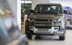 Land Rover Defender "bán chạy như tôm tươi" khiến hãng sản xuất không kịp