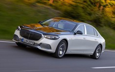 Sơn ngoại thất phối 2 màu của Mercedes-Maybach S-Class 2021 có giá bằng một chiếc VinFast Fadil