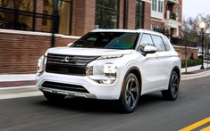 Mang về khách giàu có hơn cho thương hiệu, Mitsubishi Outlander 2022 được đại lý ca ngợi hết lời