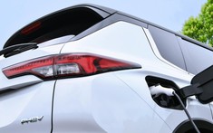 Mitsubishi Outlander PHEV 2022 rục rịch ra mắt với thiết kế mới
