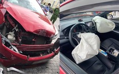 Thanh Hóa: Toyota Yaris vỡ nát đầu xe, túi khí khoang lái bung ra sau khi tông trúng xe bán tải
