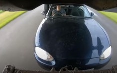 Tài xế trẻ người Nga liều lĩnh điều khiển xe chui gầm xe đầu kéo như trong “Fast & Furious”