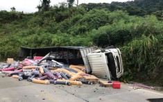 Ô tô tải mất phanh trên đèo Lò Xo, phụ xe nhảy ra ngoài, bị cán tử vong