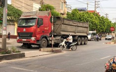 Video: Va chạm với xe đầu kéo, người đàn ông đi xe máy tử vong trong vụ tai nạn tại Thái Nguyên