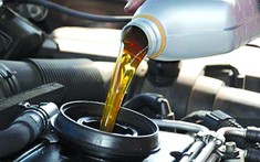 Làm sao để chọn đúng loại dầu nhớt cho ô tô của bạn?