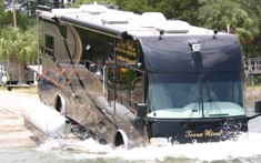 Terra Wind - Chiếc motorhome cực sang trọng lại còn có thể vận hành tốt trên nước