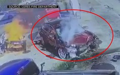 Video: Nữ tài xế say xỉn lao ô tô vào trụ bơm xăng, 2 con nhỏ bị thương