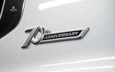 Logo "70th Anniversary" dành cho Toyota Land Cruiser 2022 có giá tương đương gần 6 triệu đồng