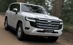 Nhanh như một cơn gió, Toyota Land Cruiser 2022 bất ngờ ra mắt Việt Nam, giá tăng nhẹ 30 triệu đồng