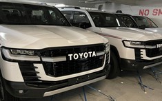 Toyota Land Cruiser 300 GR-S 2022 trình làng với thiết kế thể thao hơn