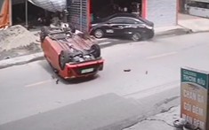 Video quay khoảnh khắc xe Toyota Wigo tông vào ô tô đỗ bên đường khiến xe "ngửa bụng" tại Nam Định