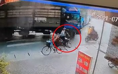 Video: Tránh xe buýt quay đầu, xe tải va chạm với 2 người đi xe máy ở Hưng Yên