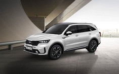 Ra mắt Kia Sorento 2022 thêm nhiều tính năng xịn, Hyundai Santa Fe "dè chừng"